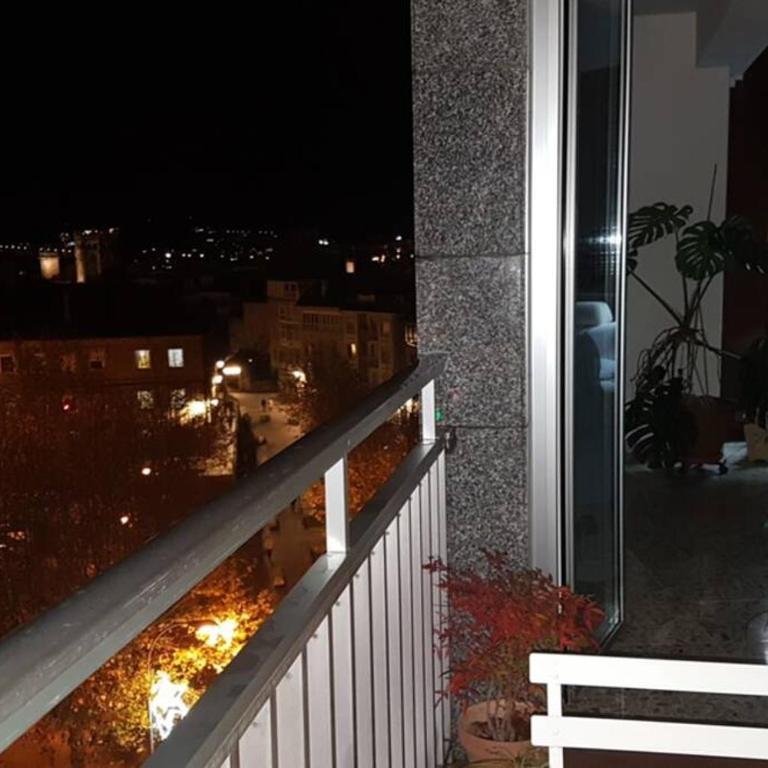 Amplio y luminoso piso en el centro de Ourense - Apartamento de 3 dormitorios - 2
