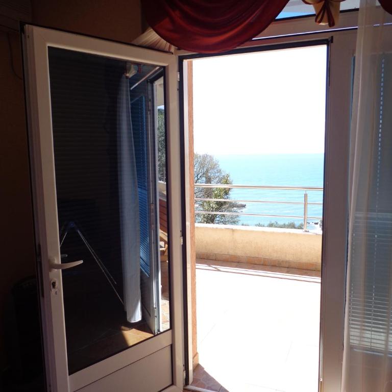 Nikić Apartments - One-Bedroom Apartment with Balcony and Sea View (3 Adults) - 5
