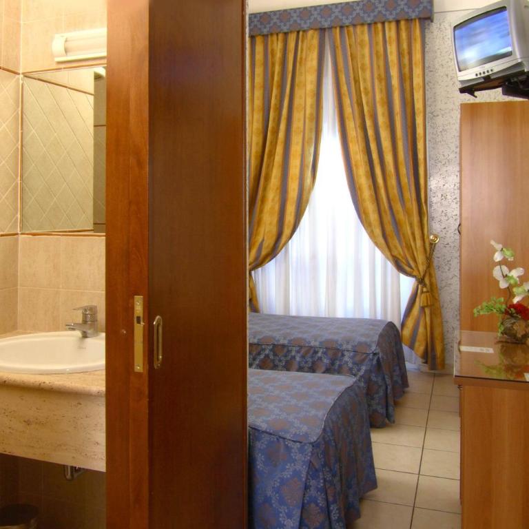 Hotel Assisi - Double or Twin Room - 9