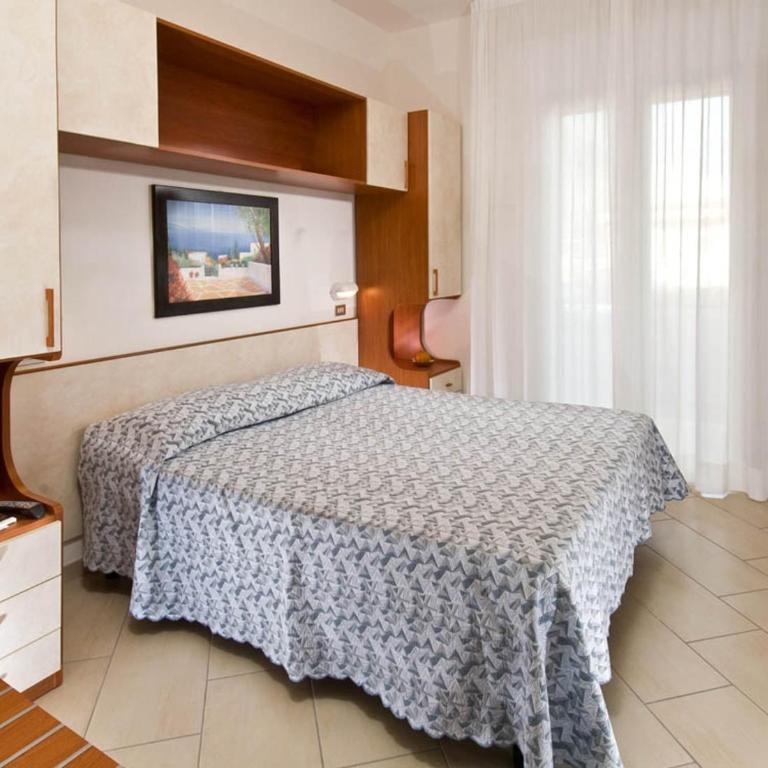 Hotel Tura - Camera Matrimoniale con Balcone - 8