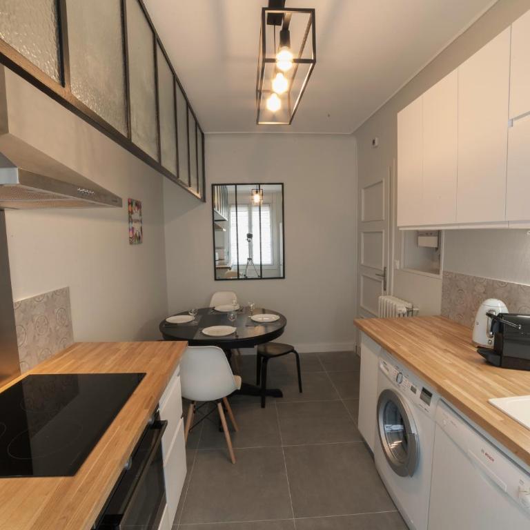 PRESTIGELOC - Business & Confort - 3 Grandes Chambres, 2 SDB, Hyper Centre - Three-Bedroom Apartment - 7