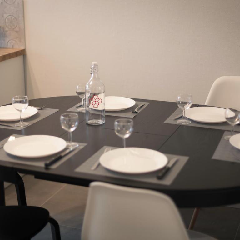 PRESTIGELOC - Business & Confort - 3 Grandes Chambres, 2 SDB, Hyper Centre - Three-Bedroom Apartment - 8