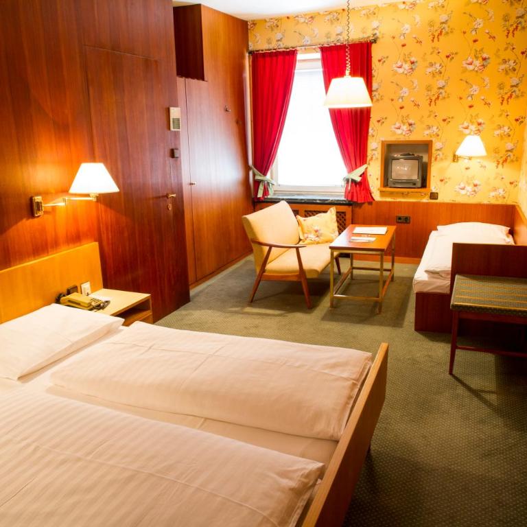 Hotel Hohenstauffen - Dreibettzimmer - 1