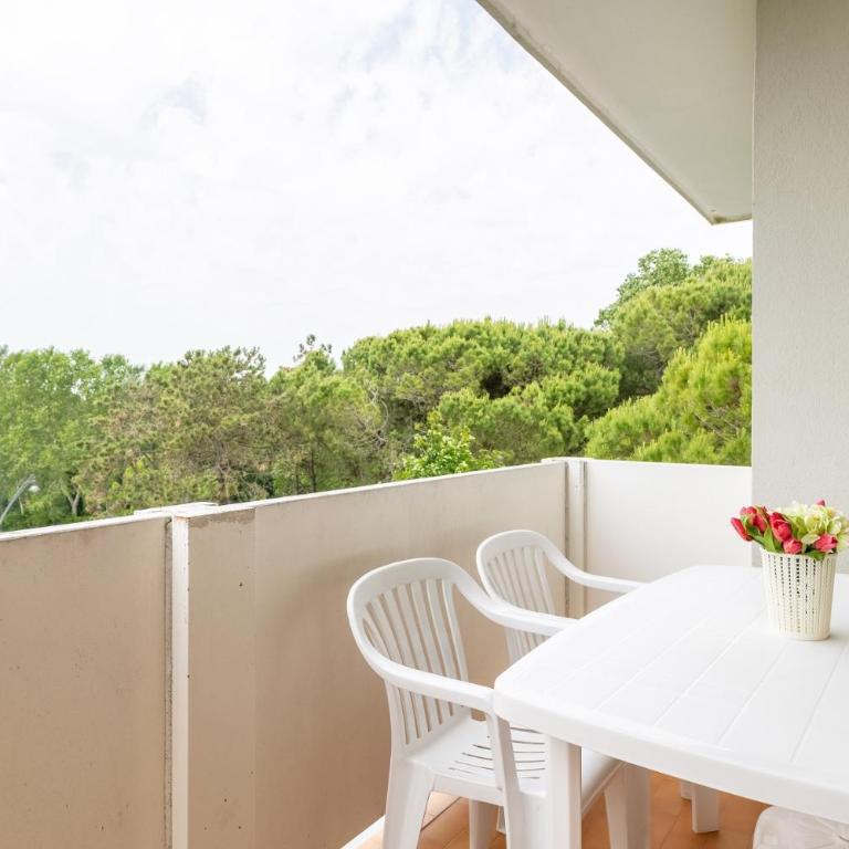 Sporting - Two-Bedroom Apartment with Balcony - 5