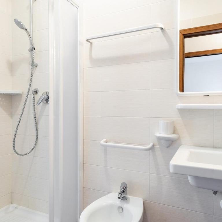 Sporting - Two-Bedroom Apartment with Balcony - 13