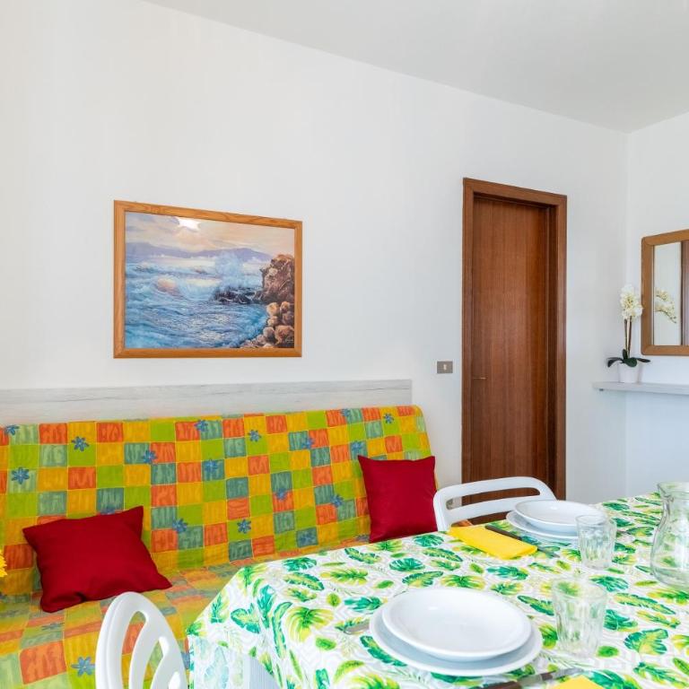Sporting - One-Bedroom Apartment with Balcony - 5