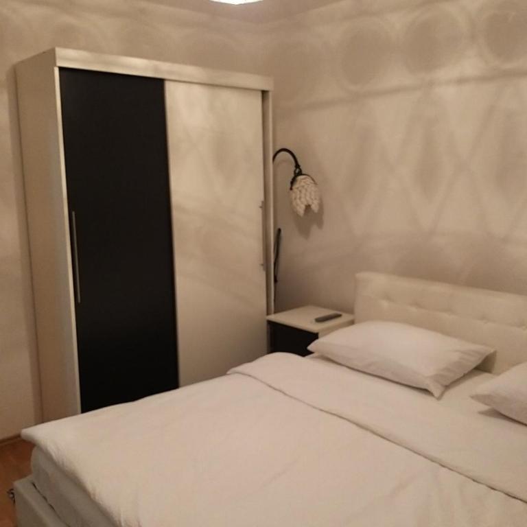 Brilliant Apartman - Apartment - 15