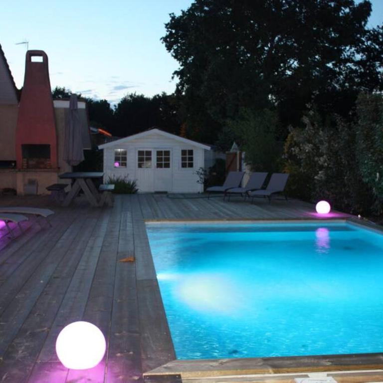 Grande maison familiale piscine et jardin - Villa - 22