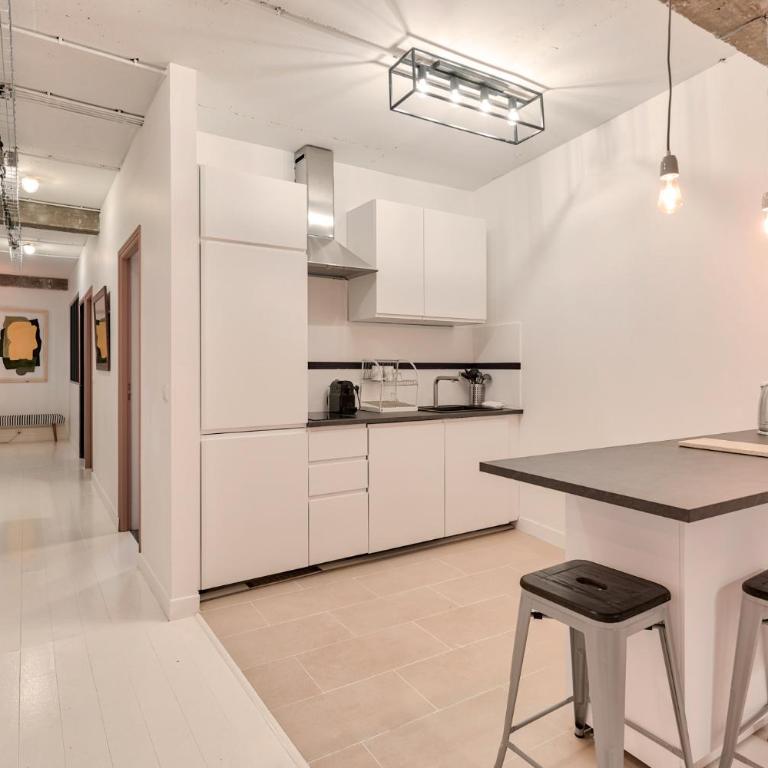 Artist and Design Loft - 10 Guests - 5 Min From Metro - Loft - 12