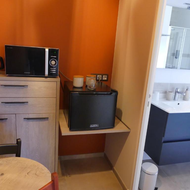 Les Ambaciales - Double or Twin Room with Extra Bed - 8