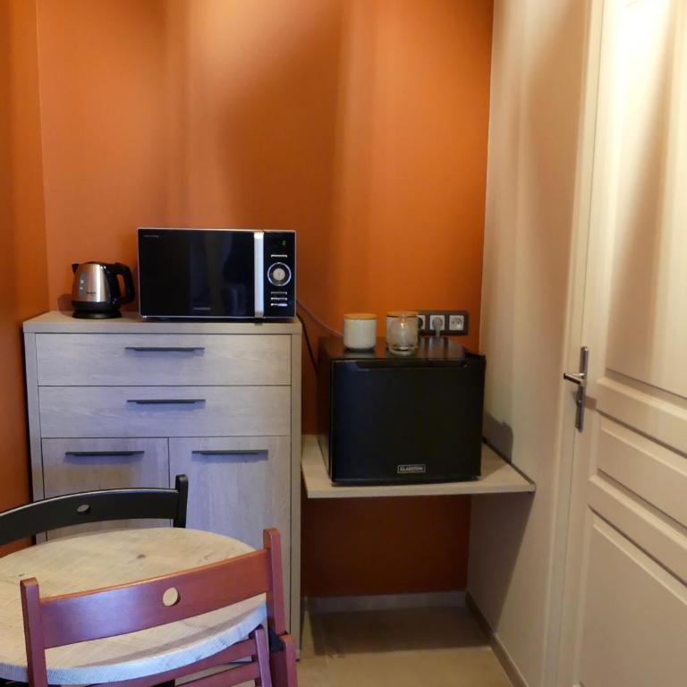Les Ambaciales - Double or Twin Room with Extra Bed - 2