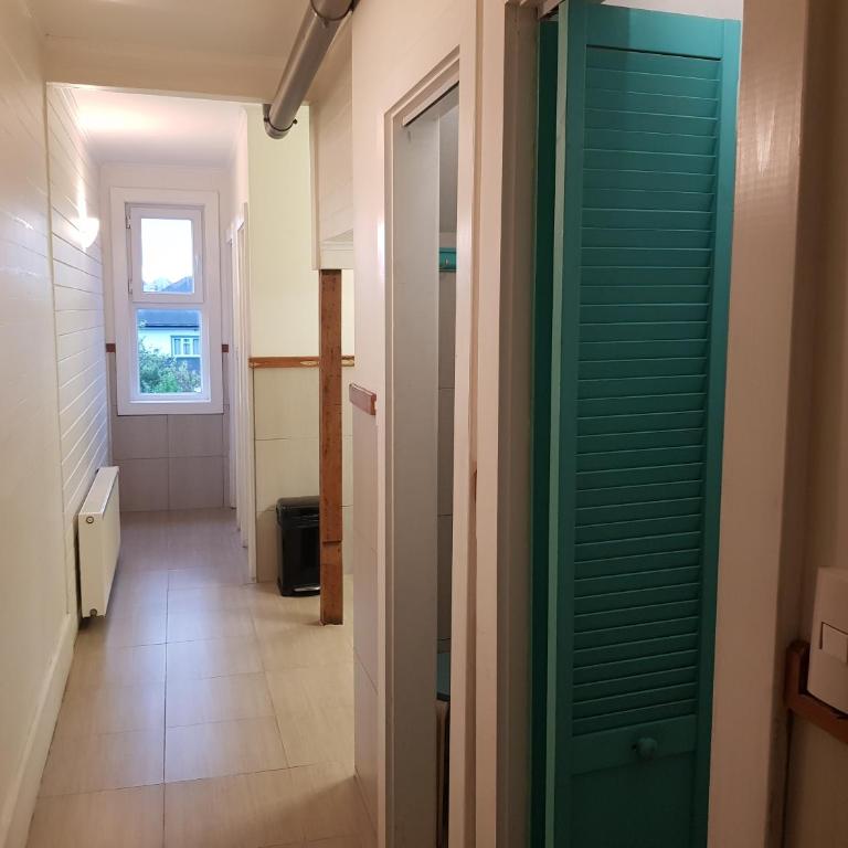 Hostal Compass del Sur - Habitación Doble con baño privado externo - 5