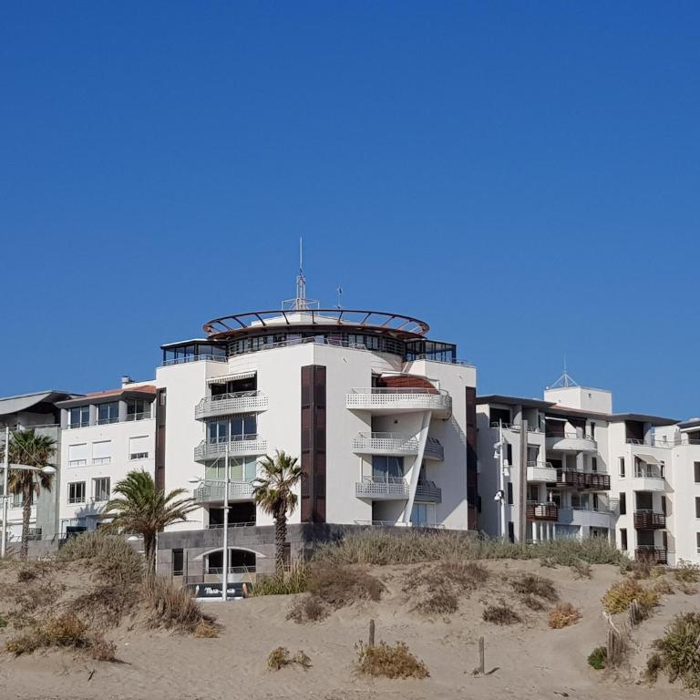 appartement 58 m 2 en 1 ere ligne ,vue mer panoramique ,2 terrasses dont une couverte résidence le Sunset - Appartement - 2