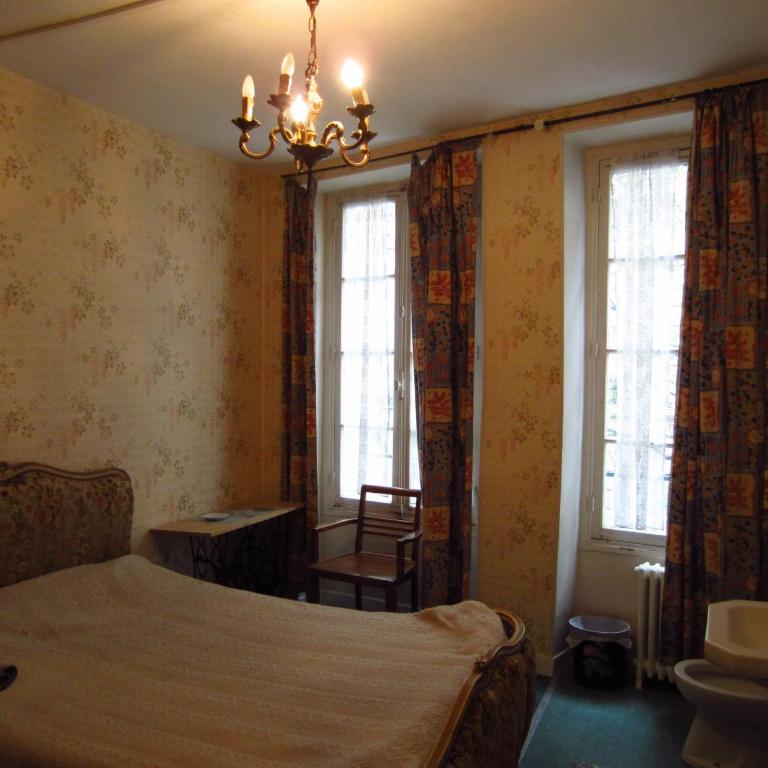 Hotel d'Orléans Paris Gare de l'Est - Camera Matrimoniale con Servizi Igienici in Comune - 1