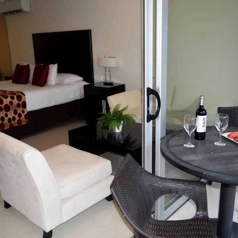 Sun Hotel - Suite Platinium con bañera de hidromasaje - 1 cama extragrande - 4