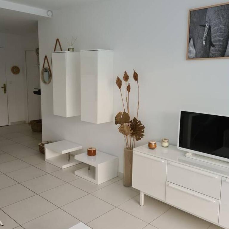 Le Lodge, T2 classé 3 étoiles avec jardin, parking, piscine & mer à 2 pas - Appartement avec Terrasse - 11