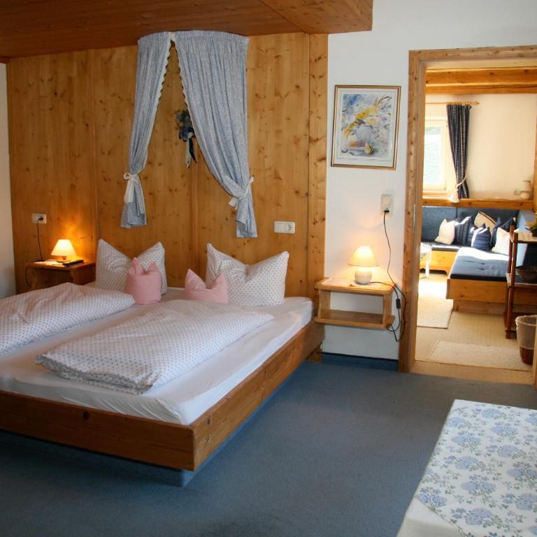 Gasthof Pension Lanzenhof - Große Suite mit Balkon - 1