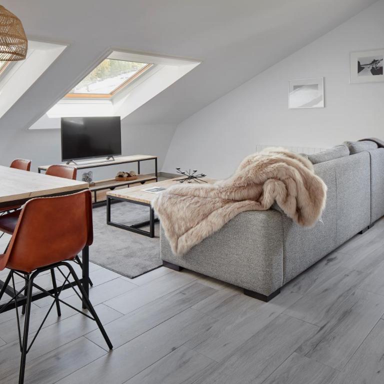 Irissa by FeelFree Rentals - Two-Bedroom Apartment - 3