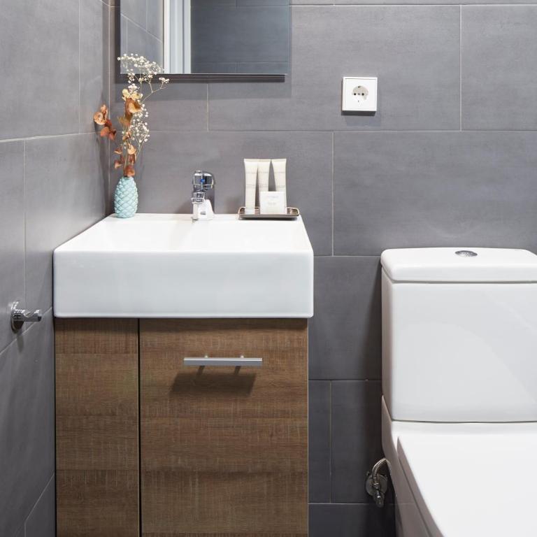 Irissa by FeelFree Rentals - Two-Bedroom Apartment - 13