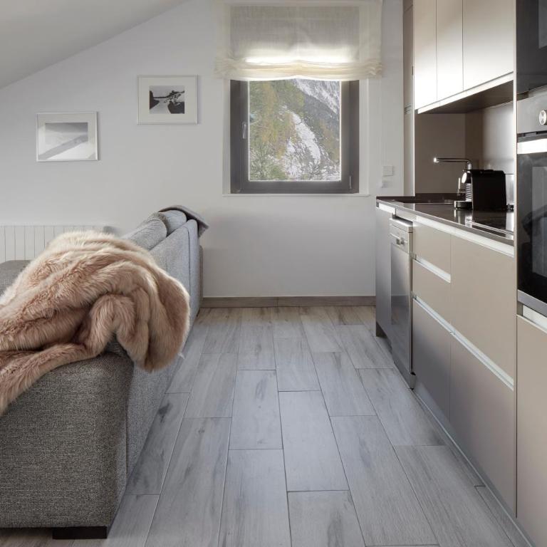 Irissa by FeelFree Rentals - Two-Bedroom Apartment - 10