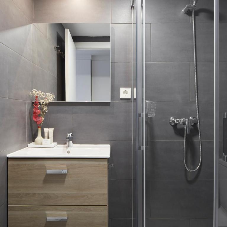 Irissa by FeelFree Rentals - Two-Bedroom Apartment - 16