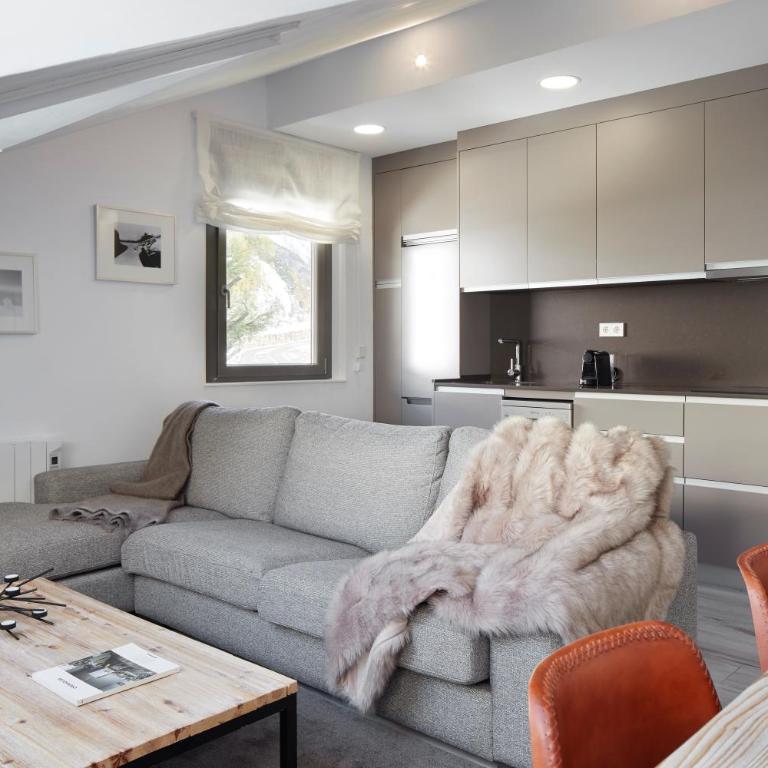 Irissa by FeelFree Rentals - Two-Bedroom Apartment - 8