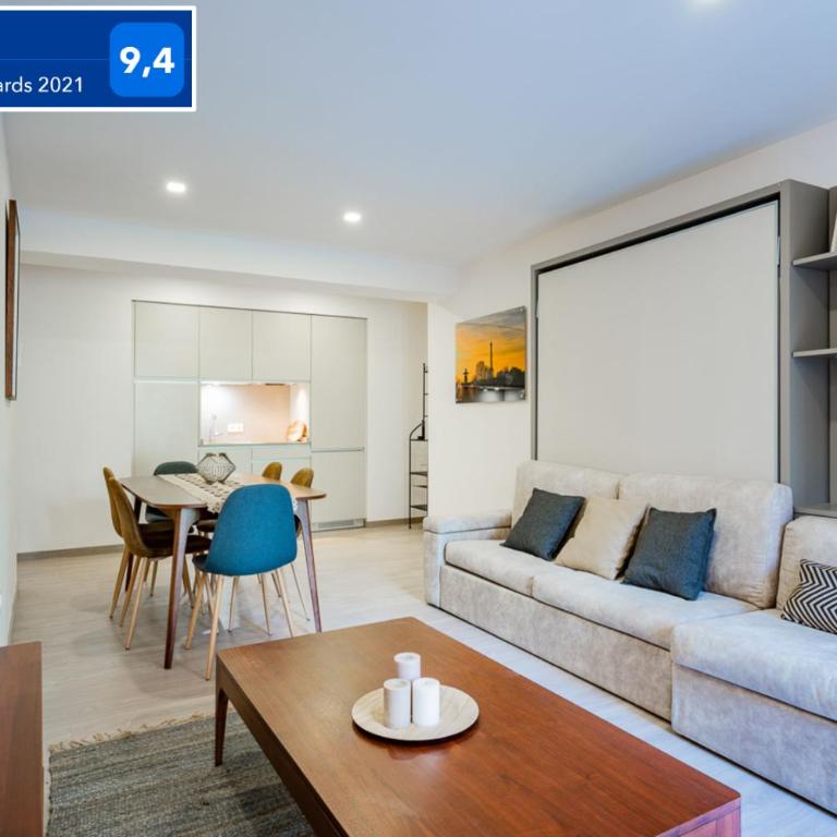 Exclusive quietness in the heart of Madrid with Public Parking, Breakfast, 2 bathrooms - Apartamento con balcón - 1