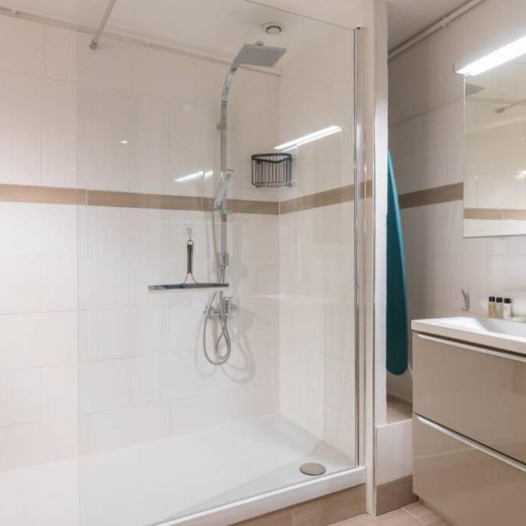 Romantic Flat in the heart of the city - Two-Bedroom Apartment - 4