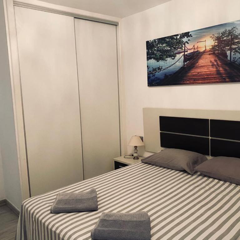 Luxury Two Bed Seaviews - Apartment with Sea View - 10