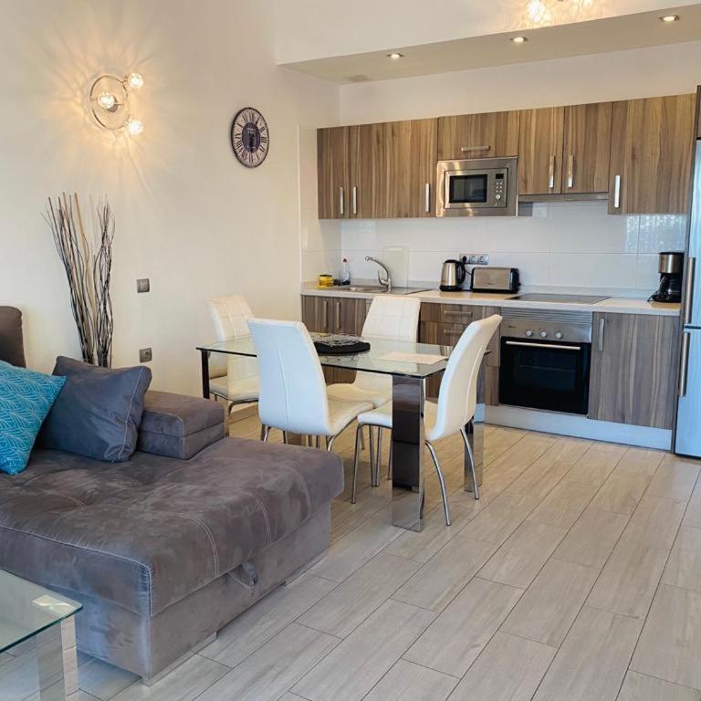Luxury Two Bed Seaviews - Apartment with Sea View - 3