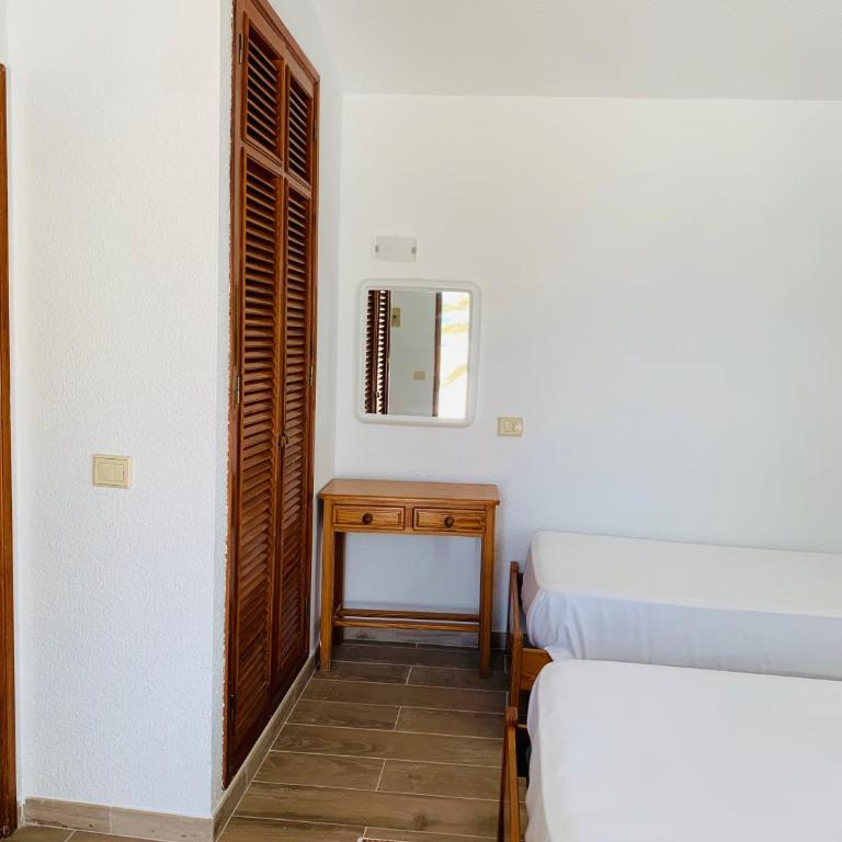 Cotillo Lagos - Estudio - 6