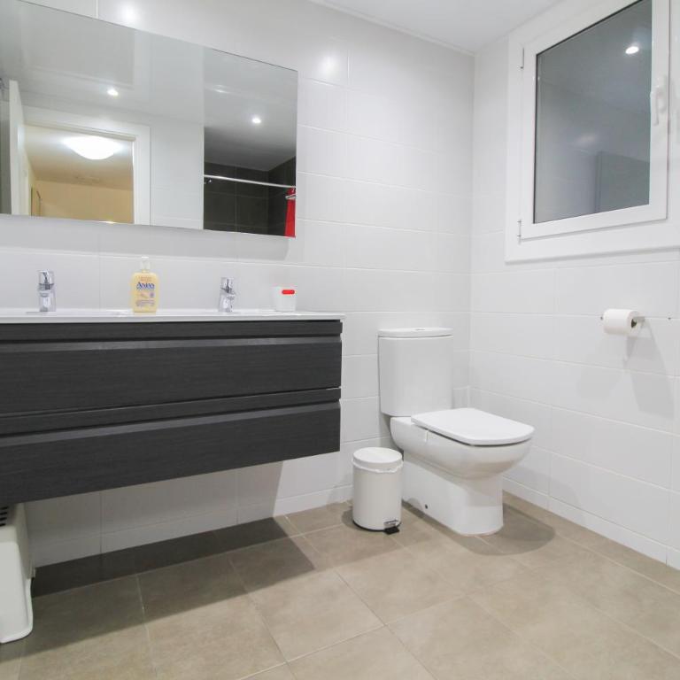 Girona 108 - Three-Bedroom Apartment - 21
