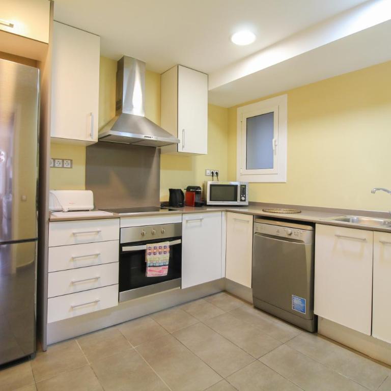 Girona 108 - Three-Bedroom Apartment - 12
