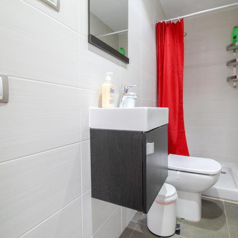 Girona 108 - Three-Bedroom Apartment - 10