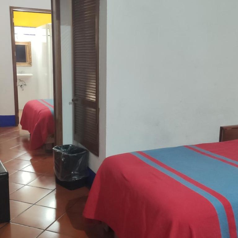 Hotel Suites Del Centro - Classic Quadruple Room - 3