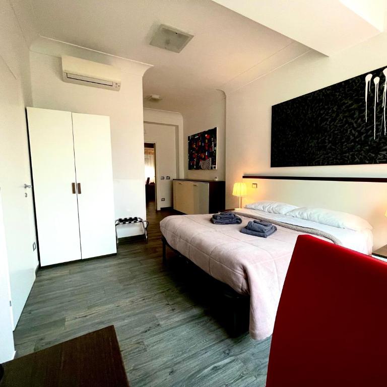 Your House By Ale - Camera Tripla con Bagno Privato - 17