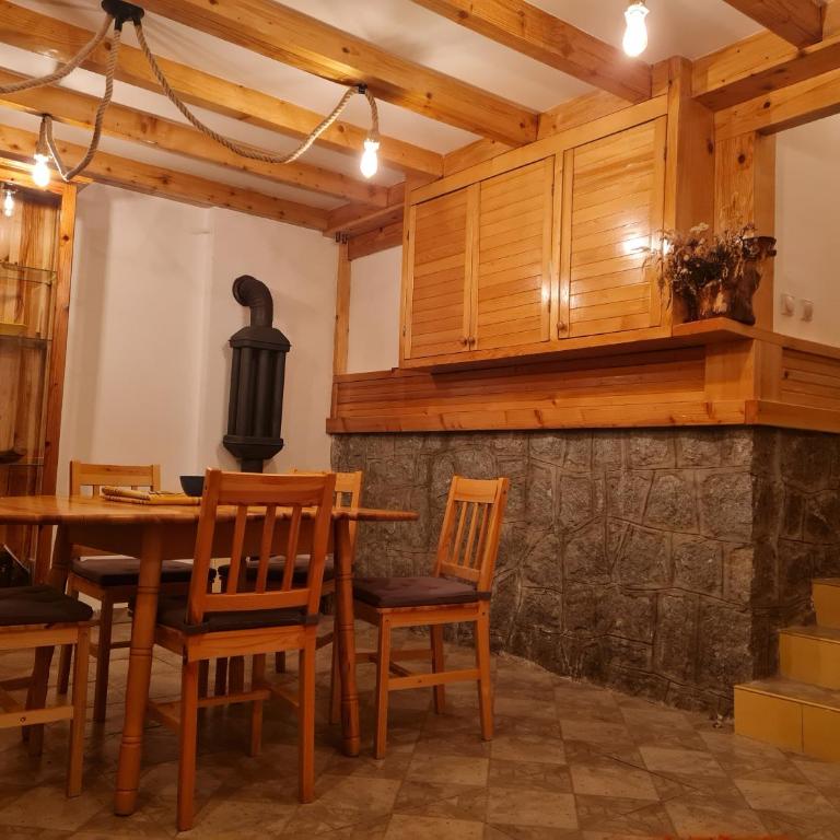 Mountain House Mijatović - Three-Bedroom House - 10