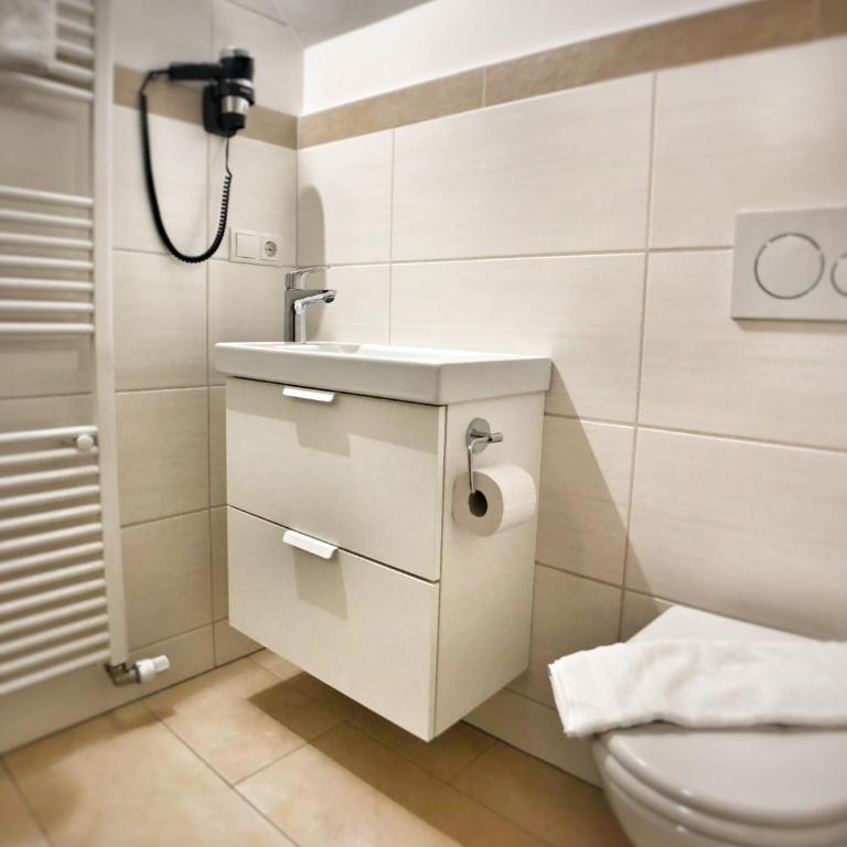Gasthof Auwirt - Doppelzimmer mit Balkon - 9