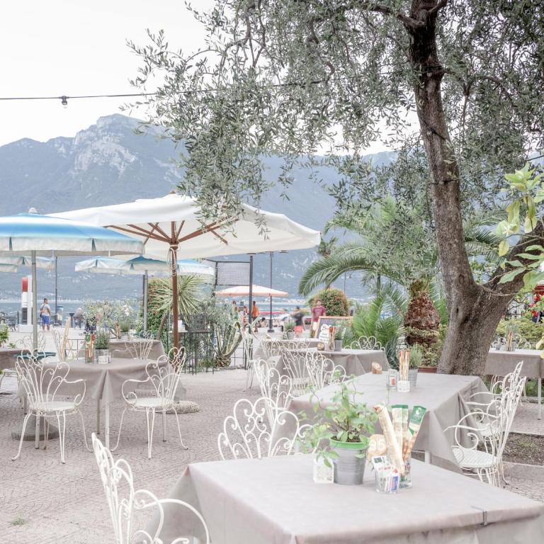 Albergo Bellavista - Camera Matrimoniale con Vista Lago - 13
