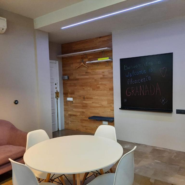 Alcaicería - Two-Bedroom Apartment - 9