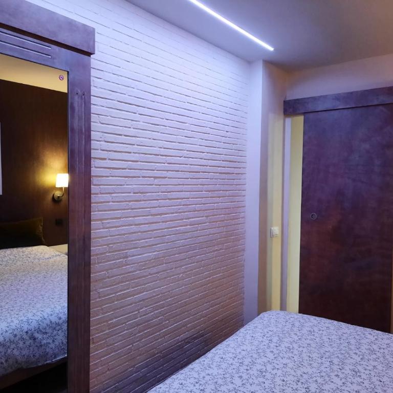 Alcaicería - Two-Bedroom Apartment - 11