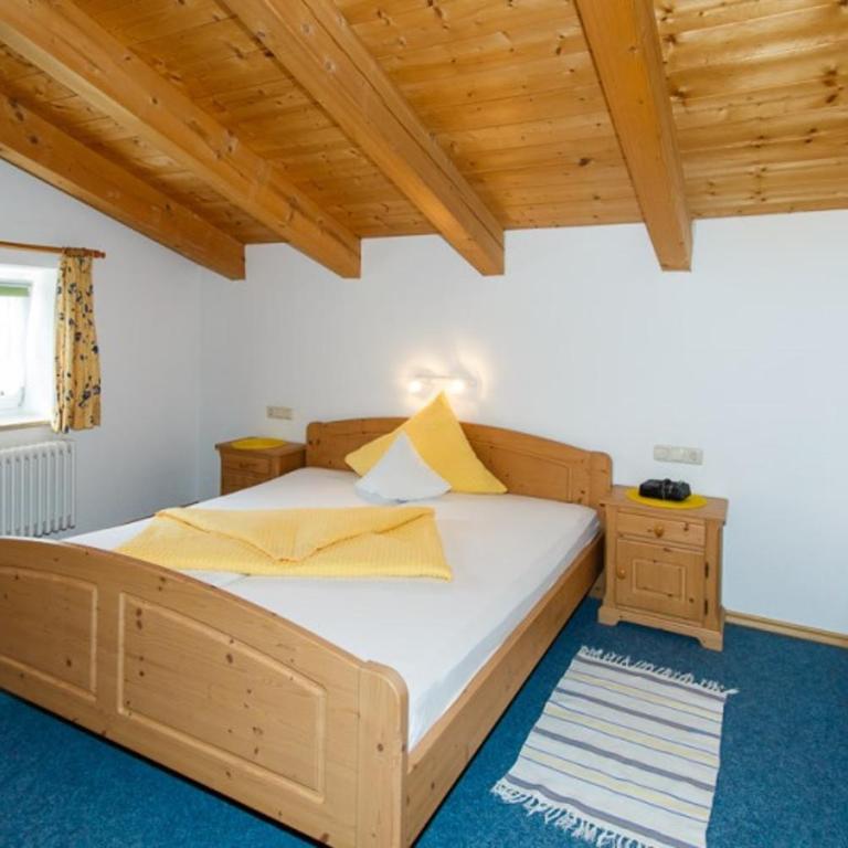 Café Chiemgau und Gästehaus - Apartment mit Balkon - 3