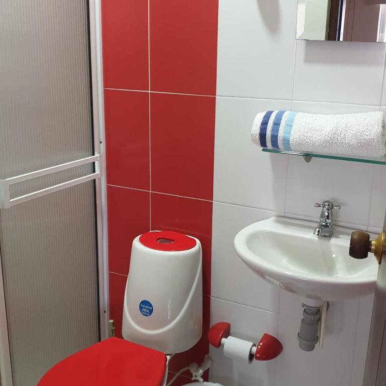 CasaHotel Barrancabermeja - Habitación Individual con baño privado - 11