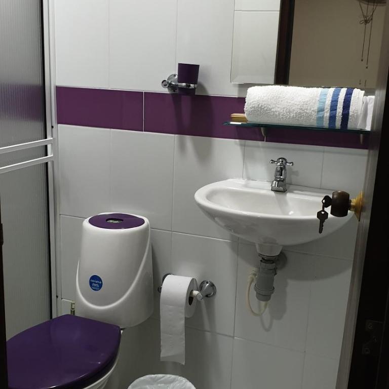 CasaHotel Barrancabermeja - Habitación Individual con baño privado - 6