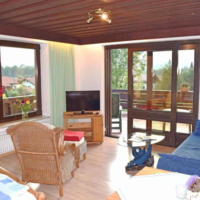 Ferienwohnungen "Am Golfplatz" inkl. Chiemgaukarte - Apartment - 1