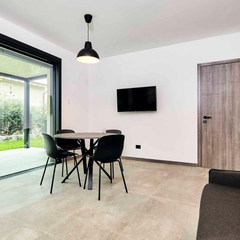 ApartmentsGarda - Aurora Deluxe - Appartamento con Vista Giardino - 4