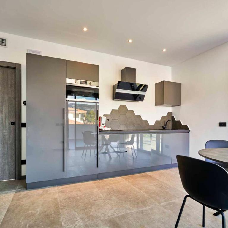 ApartmentsGarda - Aurora Deluxe - Appartamento con 1 Camera da Letto e Vasca Idromassaggio - 8