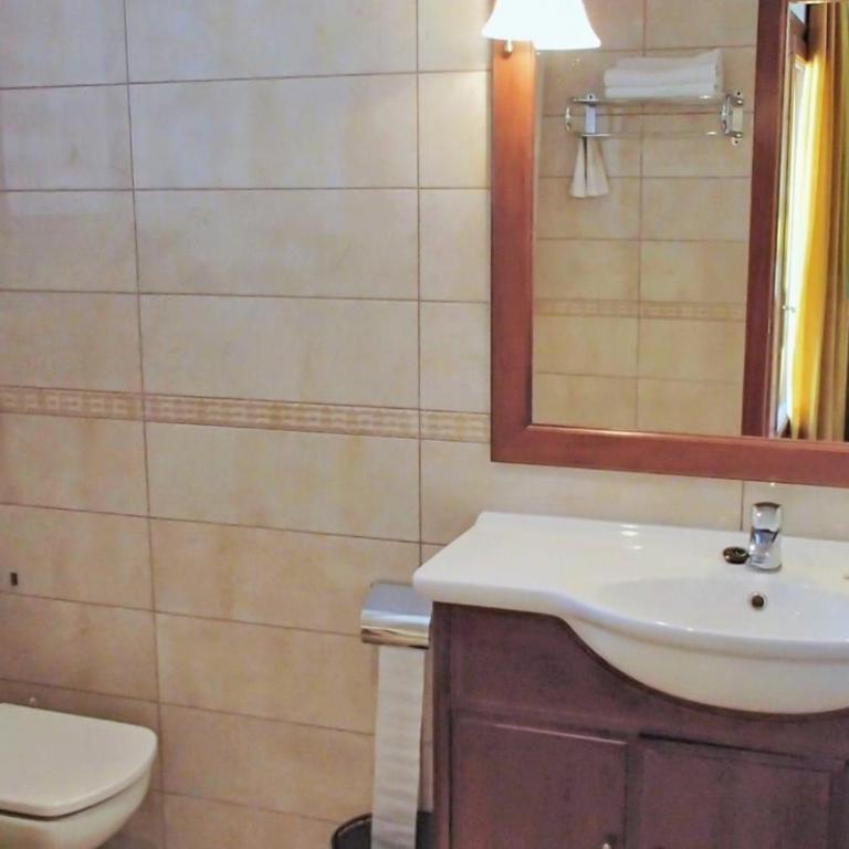 Hotel La Masia - Family Room (2 Adults + 1 Child) - 2