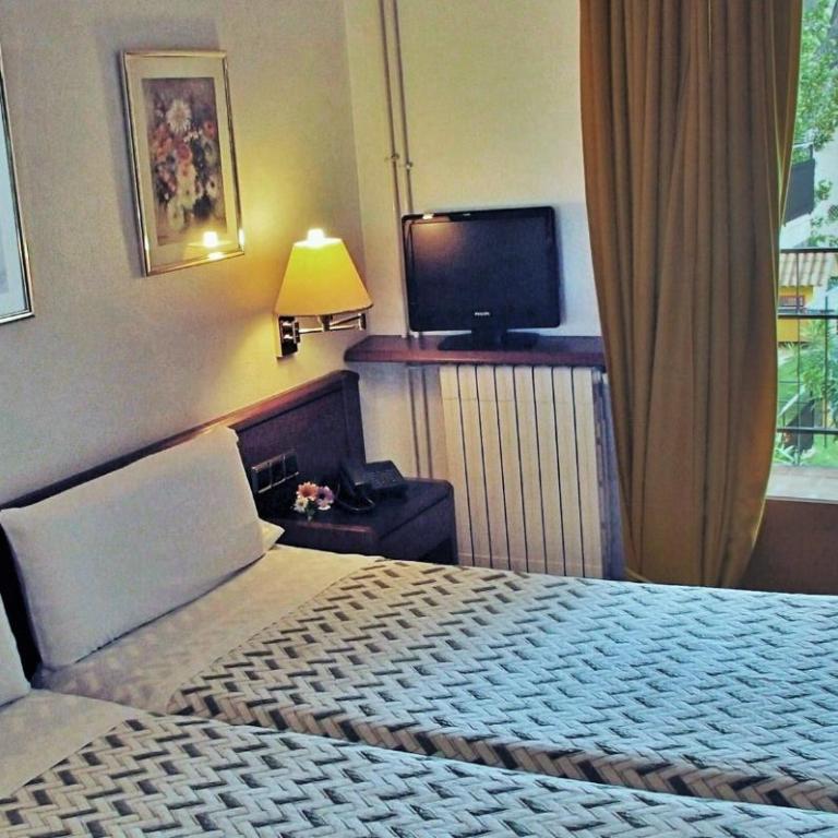 Hotel La Masia - Family Room (2 Adults + 2 Children) - 3