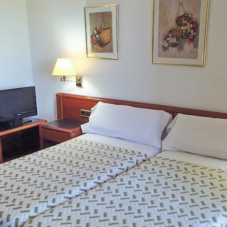 Hotel La Masia - Family Room (2 Adults + 2 Children) - 4